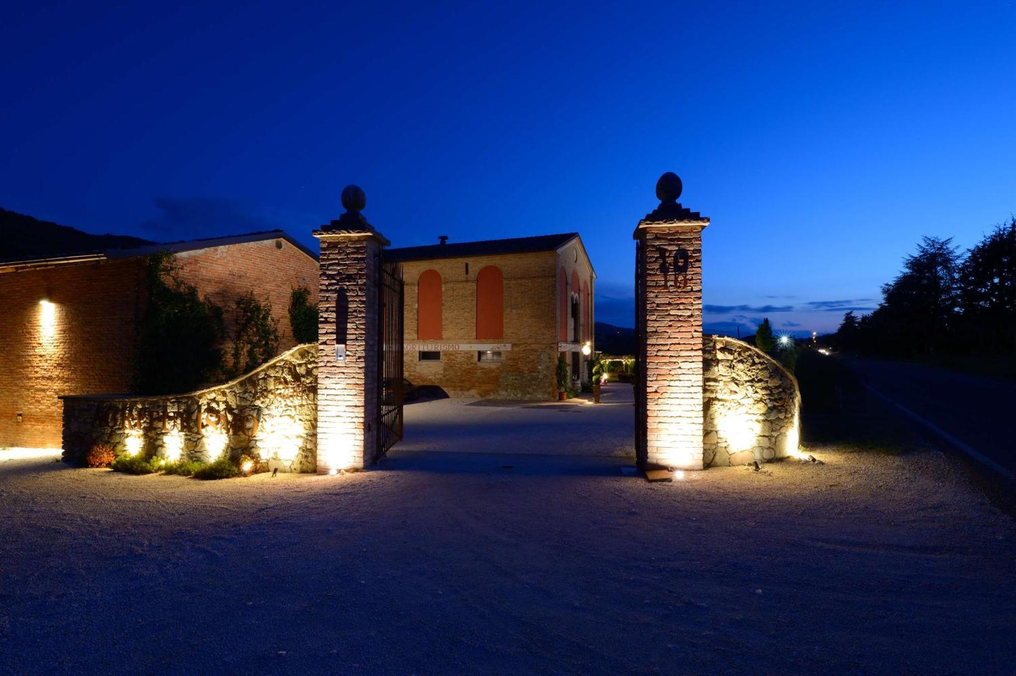Agriturismo La Ratta Vernasca Exteriér fotografie